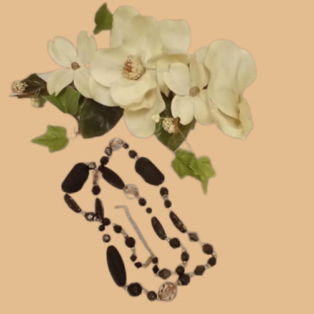 Beautiful and unique styled long stone, beads and crystal necklace black vintage